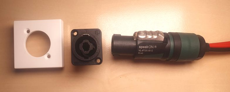 Solar power - speakOn connector for DC power